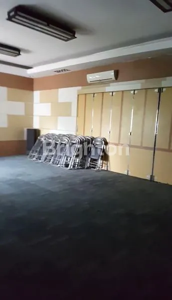 image DI JUAL / DI SEWAKAN RUMAH TERAWAT DAN SIAP HUNI BERGAYA VINTAGE DTENGAH KOTA SURABAYA (3)