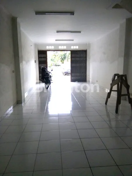 image RUKO 3,5 LANTAI DI JALAN LINGKAR  LUAR BARAT LEBAR 4,5M LUAS 76,5M2 JALAN 4 ROW MOBIL (2)