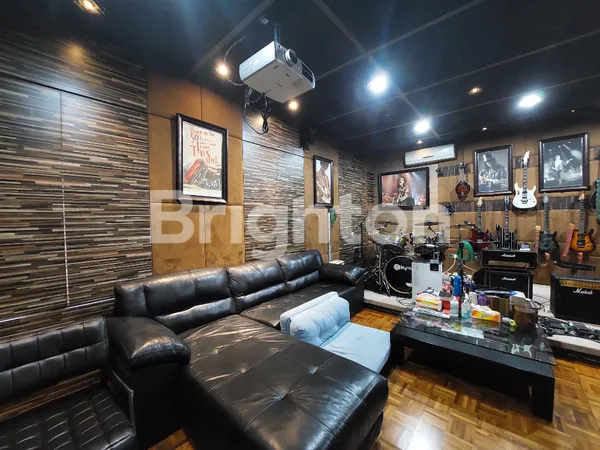 image RUMAH MEWAH, BANGUNAN MANDIRI, PARAMOUNT HILL GOLF (7)