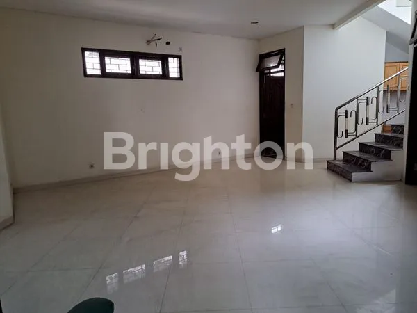 image DI JUAL RUMAH TENGAH KOTA (2)