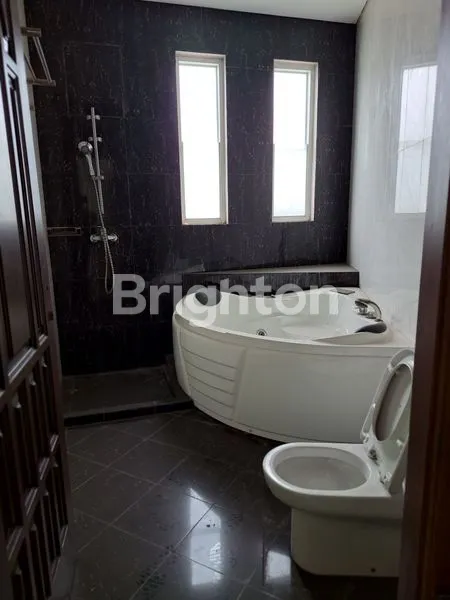 image DI JUAL RUMAH TENGAH KOTA (3)