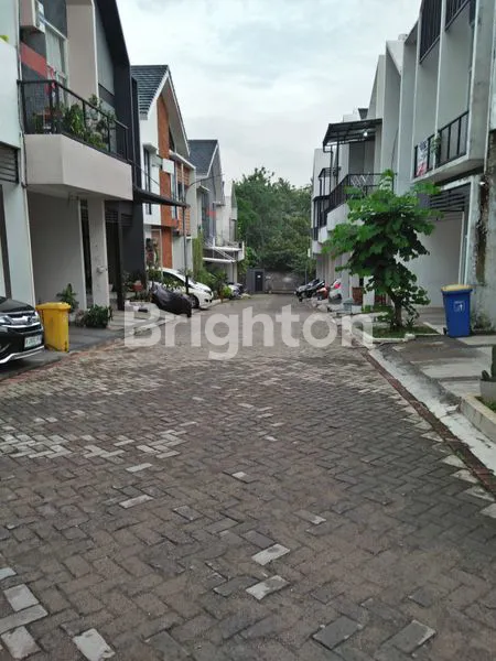 image RUMAH MINIMALIS BEBAS BANJIR DALAM CLUSTER DI CEGER JAKTIM (1)
