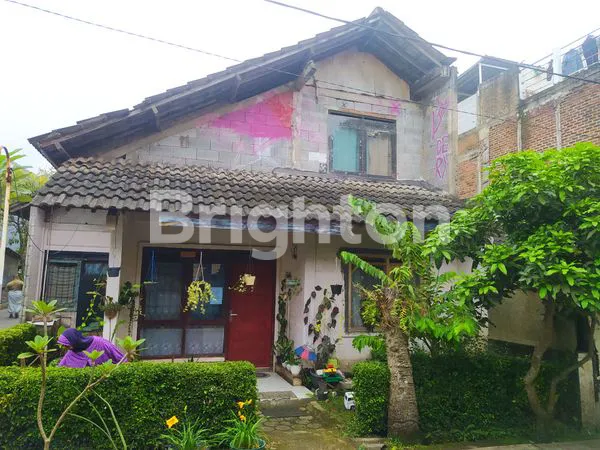 RUMAH HOOK DI BUMI PANYILEUKAN CIBIRU BANDUNG DEKAT STATION KERETA API CIMEKAR, MESJID AL JABBAR