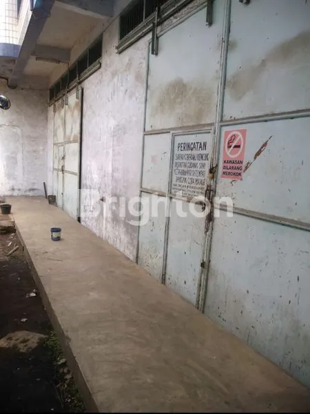 image GEDUNG YG SANGAT LUAS ( 2 RUKO MEGAH , 2 GUDANG + 6 KIOS UNTUK JUALAN  ) DI JALAN BESAR LETDA SUJONO - MEDAN (7)