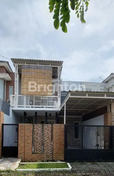 image RUMAH MEWAH 2 LANTAI SIAP HUNI DI ISTANA MENTARI SIDOARJO (1)