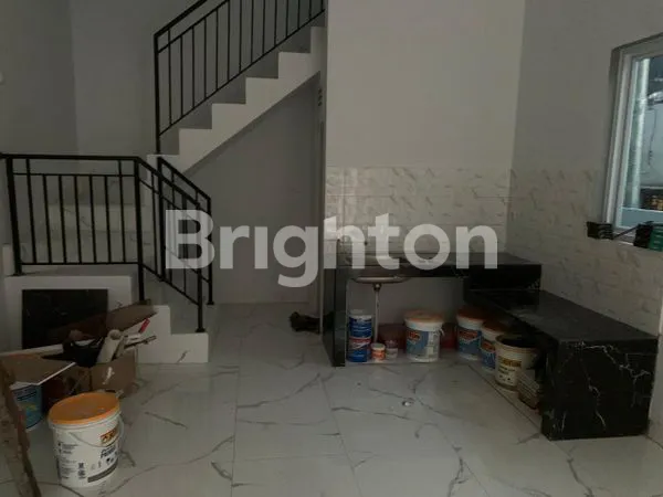 image RUMAH BARU HOOK 3 LANTAI DIJUAL SIAP HUNI JELAMBAR GROGOL  (4)