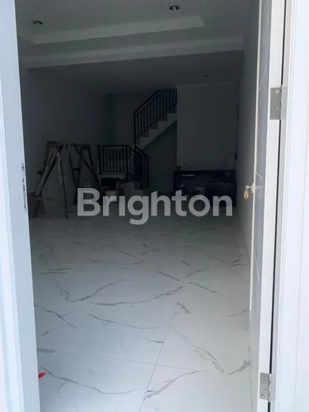 image RUMAH BARU HOOK 3 LANTAI DIJUAL SIAP HUNI JELAMBAR GROGOL  (3)