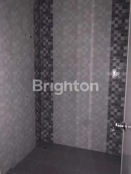 image RUMAH BARU HOOK 3 LANTAI DIJUAL SIAP HUNI JELAMBAR GROGOL  (6)