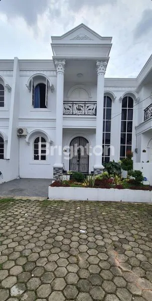 image RUMAH MEWAH TENGAH KOTA (1)