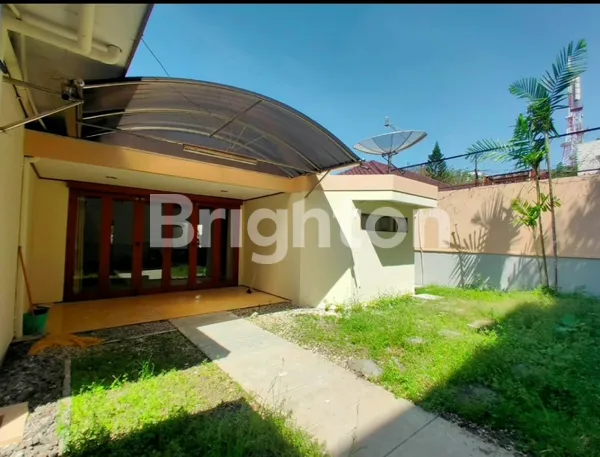 image RUMAH SIAP HUNI LOKASI STRATEGIS KAWASAN ELITE DEKAT TOL SATELIT SURABAYA BARAT (2)