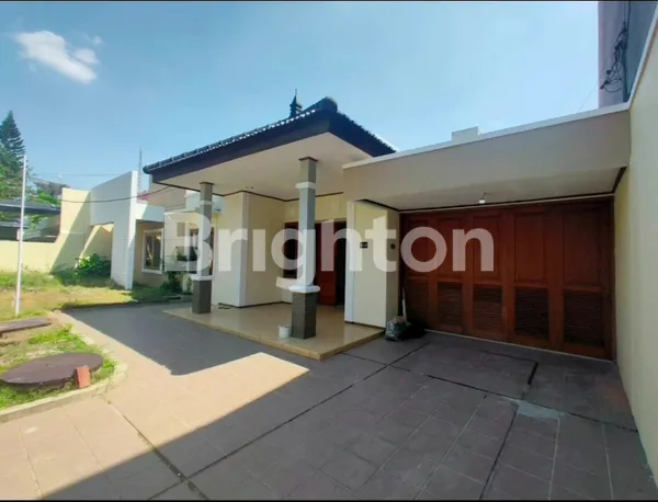 image RUMAH SIAP HUNI LOKASI STRATEGIS KAWASAN ELITE DEKAT TOL SATELIT SURABAYA BARAT (1)