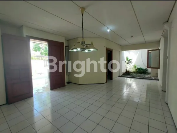 image RUMAH SIAP HUNI LOKASI STRATEGIS KAWASAN ELITE DEKAT TOL SATELIT SURABAYA BARAT (3)