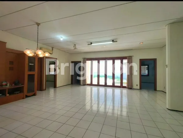 image RUMAH SIAP HUNI LOKASI STRATEGIS KAWASAN ELITE DEKAT TOL SATELIT SURABAYA BARAT (5)