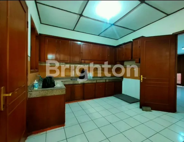 image RUMAH SIAP HUNI LOKASI STRATEGIS KAWASAN ELITE DEKAT TOL SATELIT SURABAYA BARAT (6)