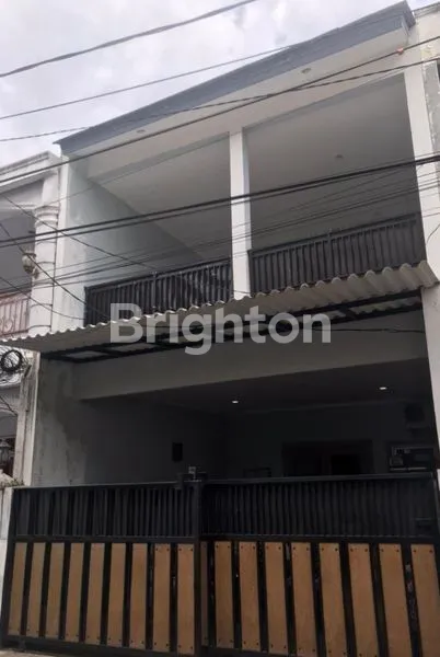 image RUMAH SIAP HUNI 2.5 LANTAI DI PULOASEM JAKARTA TIMUR (4)