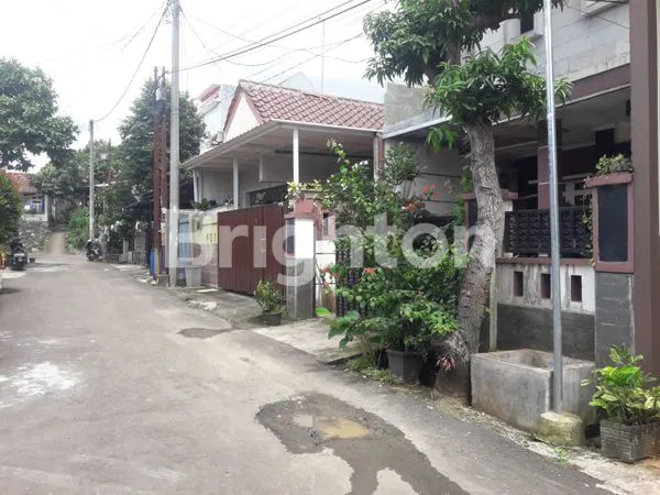 image RUMAH BERLOKASI STRATEGIS DI KOMPLEK TAMAN KENARI CILUAR  (5)