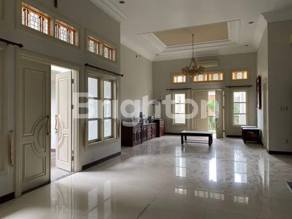 image RUMAH LANGKA KAWASAN ELITE DI MANYAR KERTOARJO SURABAYA TIMUR DEKAT BONNET, BONCAFE, HSBC (4)