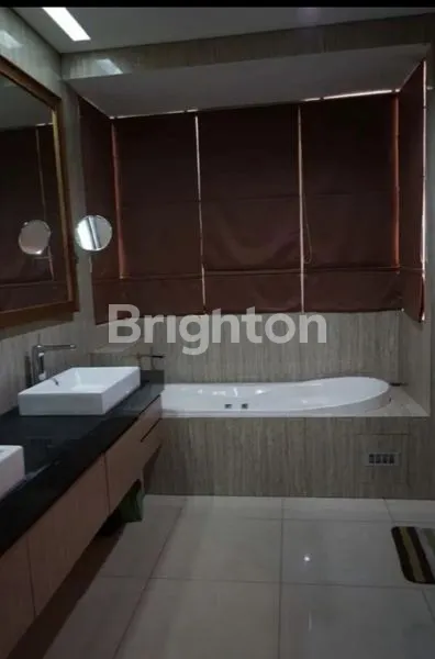 image RUMAH CANTIK DI LENGKAPI KOLAM RENANG FULL FURNISHED DI JAKARTA TIMUR (5)