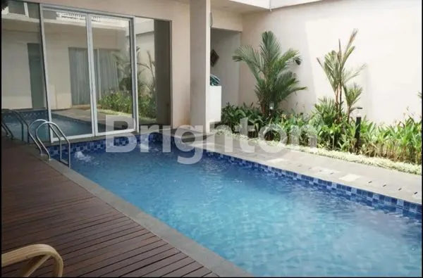 image RUMAH CANTIK DI LENGKAPI KOLAM RENANG FULL FURNISHED DI JAKARTA TIMUR (6)