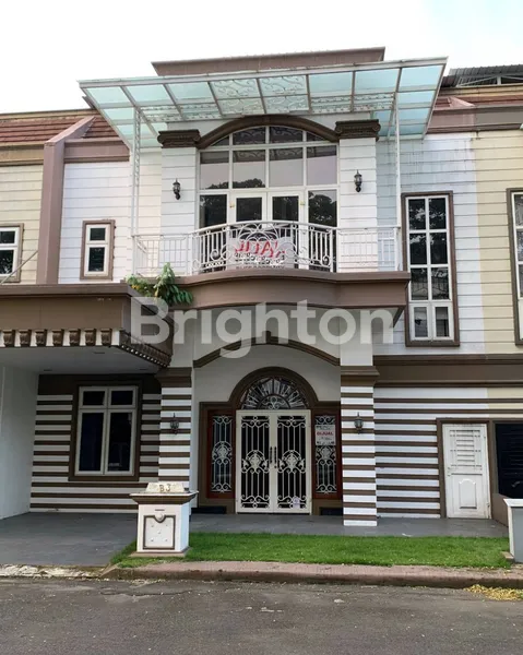 RUMAH MEWAH 240M² HADAP SELATAN DI JAMIN GINTING