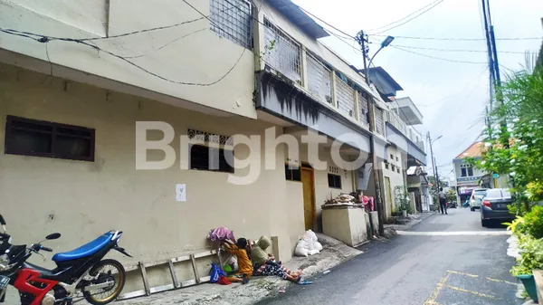 image RUMAH LEBAR MUKA LUAS MUAT BEBERAPA KIOS + KOST 10 KAMAR TANJUNG DUREN (2)