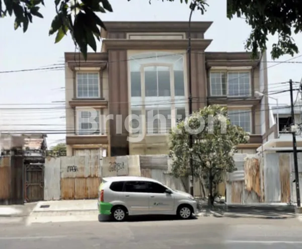 image GEDUNG MEWAH NOL JALAN JEMURSARI 3 LANTAI ADA CCTV (1)