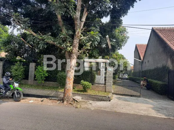 image RUMAH TINGGAL DEKAT AREA PERKANTORAN & PERTOKOAN DAN LINGKUNGAN NYAMAN (8)
