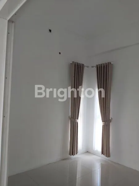 image RUMAH 2 LANTAI CLUSTER TENGAH KOTA SOLO DEKAT STADION MANAHAN \N(CARPORT SUDAH BERCANOPY) (3)