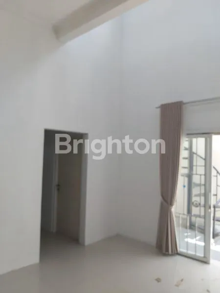 image RUMAH 2 LANTAI CLUSTER TENGAH KOTA SOLO DEKAT STADION MANAHAN \N(CARPORT SUDAH BERCANOPY) (5)