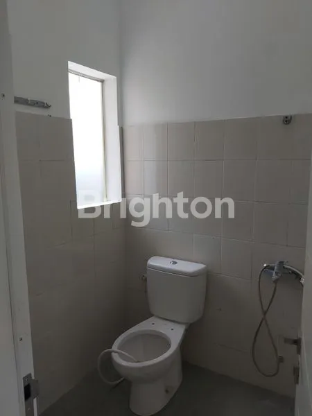 image RUMAH 2 LANTAI CLUSTER TENGAH KOTA SOLO DEKAT STADION MANAHAN \N(CARPORT SUDAH BERCANOPY) (8)