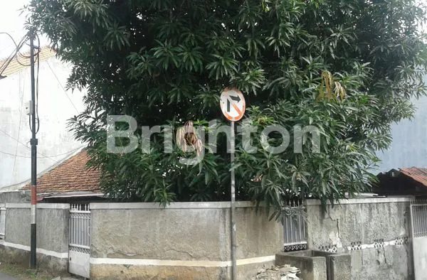 TANAH LUAS LOKASI STRATEGIS COCOK UNTUK TEMPAT USAHA ATAU  KANTOR PINGGIR JALAN BESAR GOOD INVESTMENT!!