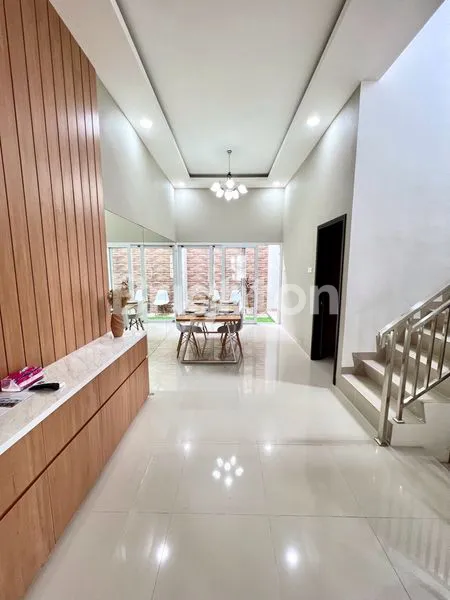 image RUMAH BARU TOWNHOUSE MINIMALIS MEWAH DAN STRATEGIS DI TENGAH KOTA (3)