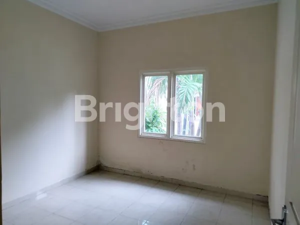 image RUMAH MINIMALIS 2 LANTAI SIAP HUNI LOKASI TENGAH KOTA SIDOARJO (2)