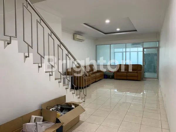 RUKO GANDENG 4LT. APIK TERAWAT DI TAMAN KEBON JERUK INTERCON JAKARTA BARAT