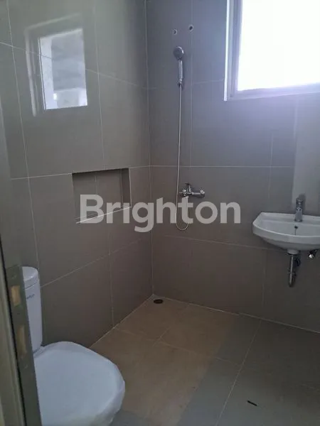 image DI  SEWAKAN RUMAH BARU GRESS KOSONGAN SURABAYA BARAT HARGA BERSAHABAT KAWASAN SUDAH JADI DAN TENANG,  DEKAT DENGAN CLUB HOUSE DAN ADA SUPERINDO DAN BIOSKOP DALAM PERUMAHAN (3)