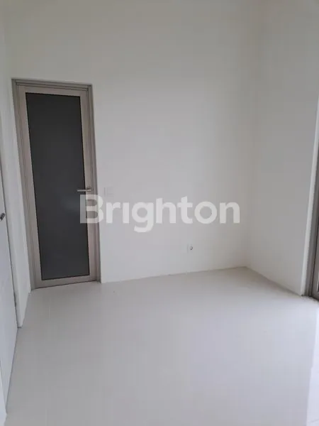 image DI  SEWAKAN RUMAH BARU GRESS KOSONGAN SURABAYA BARAT HARGA BERSAHABAT KAWASAN SUDAH JADI DAN TENANG,  DEKAT DENGAN CLUB HOUSE DAN ADA SUPERINDO DAN BIOSKOP DALAM PERUMAHAN (7)