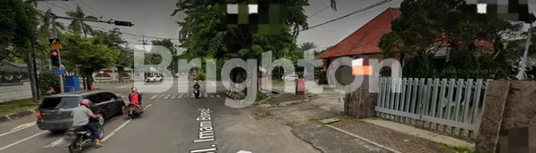 image RUMAH STRATEGIS JL IMAM BONJOL SURABAYA (3)