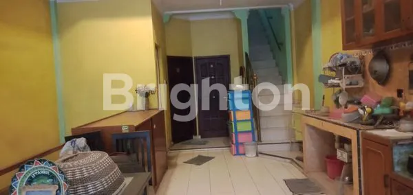 image RUKO 2 1/2 LANTAI, DEKAT DENGAN STASIUN (3)