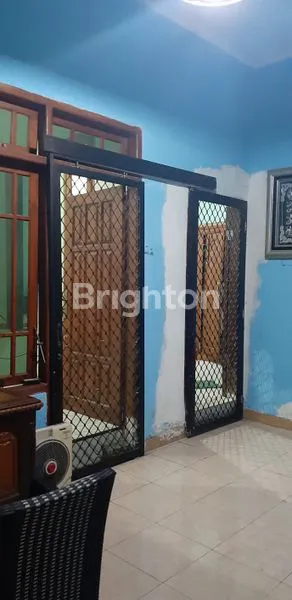 image RUMAH SIAP HUNI 2 LANTAI TERAWAT KONDISI BAGUS PONGANGAN MANYAR GRESIK JAWA TIMUR (4)