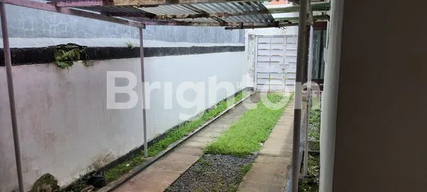 image RUMAH LUAS 1 LANTAI DEKAT DENGAN PUSAT KOTA DAN KAMPUS WM DI BLAMBANGAN (7)