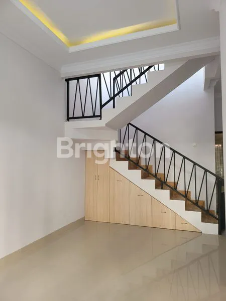 image RUMAH 2 LANTAI BARU FULL FURNISHED, CLUSTER JAGAKARSA DEKAT TB SIMATUPANG, PERUMAHAN JAKARTA SELATAN  (5)