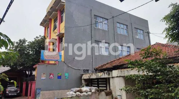 image RUKO 3 LANTAI SIAP PAKAI DEKET JALAN RAYA DI KARAWACI TANGERANG (6)