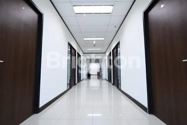 image GEDUNG PERKANTORAN DI LOKASI STRATEGIS DI NOL JALAN RAYA (3)