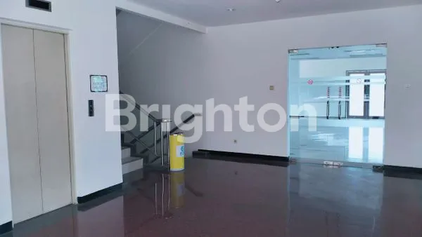image GEDUNG PERKANTORAN DI LOKASI STRATEGIS DI NOL JALAN RAYA (4)