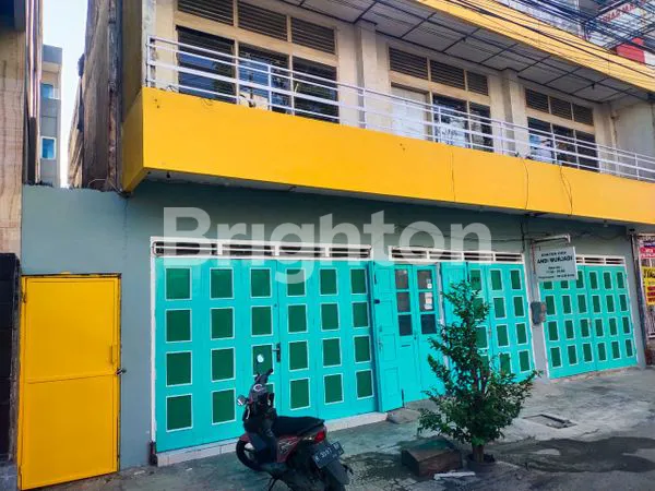 STRATEGIS, EYE CATCHING, PERHENTIAN TRAFFIC LIGHT