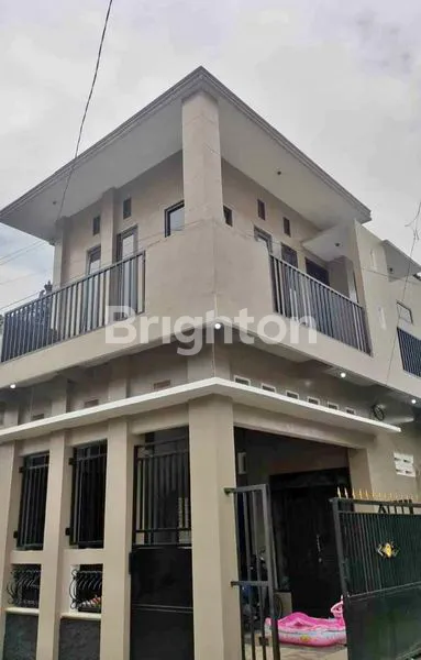 RUMAH MEWAH 2 LANTAI DI GRIYA MANCAR PETERONGAN