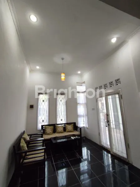 image RUMAH MODERN MINIMALIS DEKAT KOLAM RENANG  COCOK UNTUK KELUARGA KECIL (8)