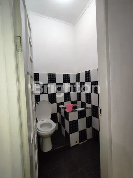 image RUMAH MODERN MINIMALIS DEKAT KOLAM RENANG  COCOK UNTUK KELUARGA KECIL (4)