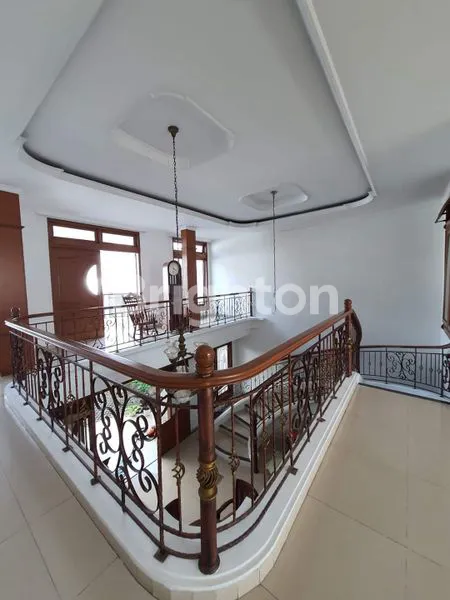 image RUMAH MEWAH DENGAN HARGA MURAH LOKASI STRATEGIS DAN SIAP HUNI DI BINTARO (6)