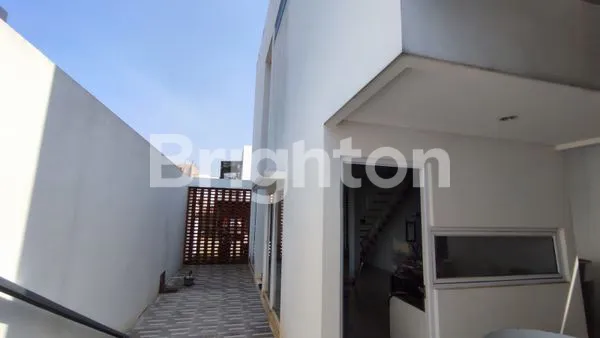 image SEWA RMH MINIMALIS 2 LT FULL FURNISH, (KOMPLIT). PINTU DGN SMART HOME, CCTV DPN RUMAH, TINGGAL MASUK HUNIAN TENANG, BEBAS BANJIR, DKT JLN TEMBUSAN JANGLI KE KAMPUS  UNDIP .TEMBALANG , 7 MNT KE TOL BANYUMANIK. 5 MNT KE SEKOLAH INTER (5)